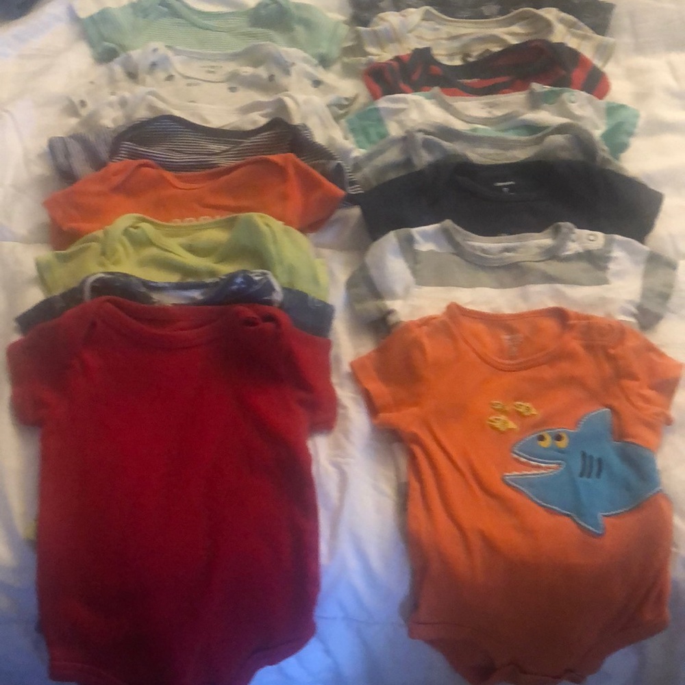 🐣2 for 30🐣 18 piece 9 months boys onesie